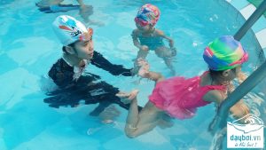 bơi lội kỹ năng cần thiết cho trẻ
